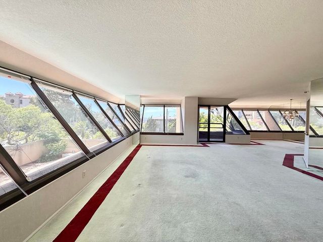 230 W Laurel St 204, San Diego, CA 92101