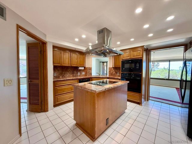 230 W Laurel St 204, San Diego, CA 92101