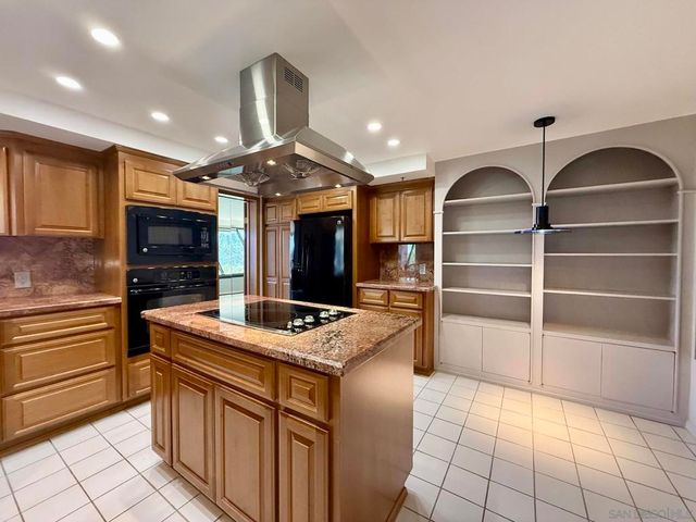 230 W Laurel St 204, San Diego, CA 92101