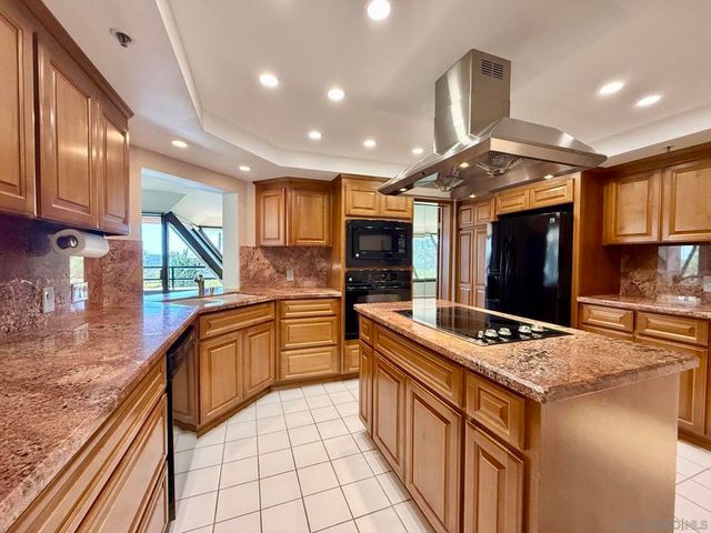 230 W Laurel St 204, San Diego, CA 92101