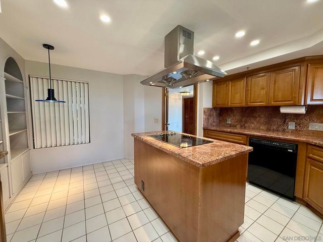 230 W Laurel St 204, San Diego, CA 92101