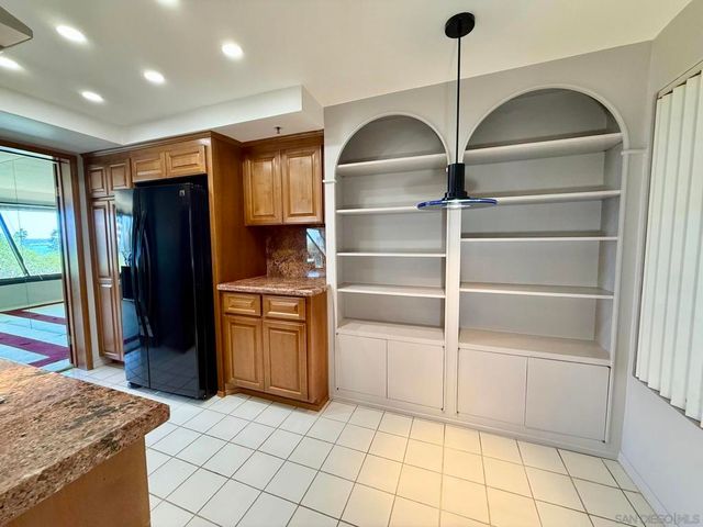 230 W Laurel St 204, San Diego, CA 92101