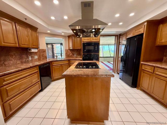 230 W Laurel St 204, San Diego, CA 92101