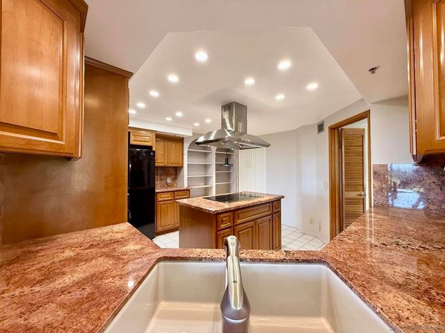 230 W Laurel St 204, San Diego, CA 92101