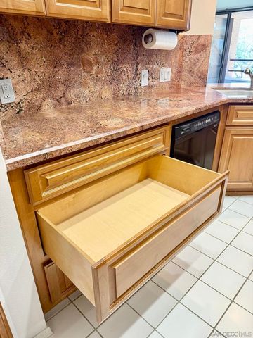 230 W Laurel St 204, San Diego, CA 92101