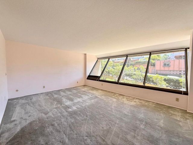 230 W Laurel St 204, San Diego, CA 92101