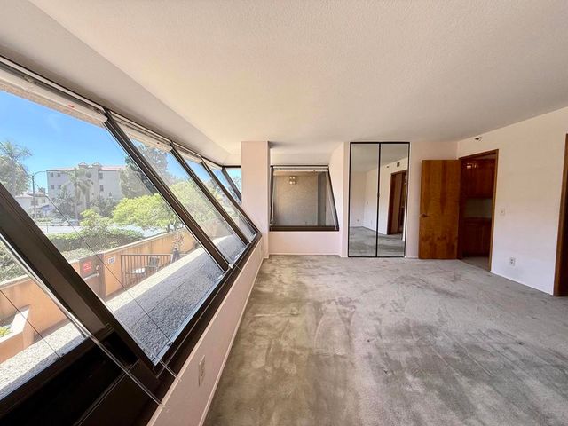 230 W Laurel St 204, San Diego, CA 92101