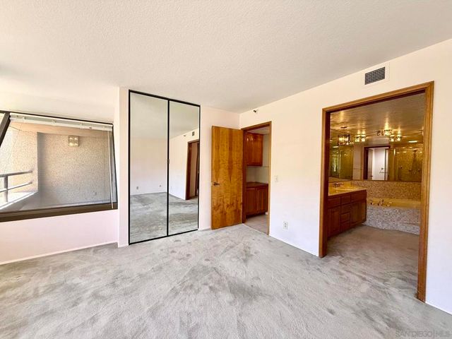 230 W Laurel St 204, San Diego, CA 92101