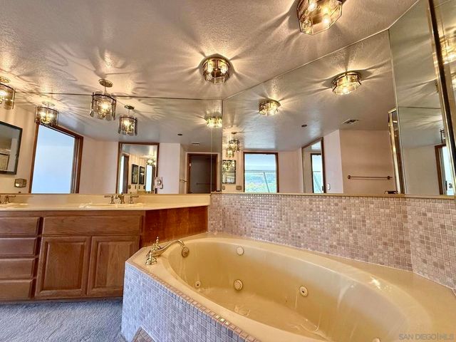 230 W Laurel St 204, San Diego, CA 92101