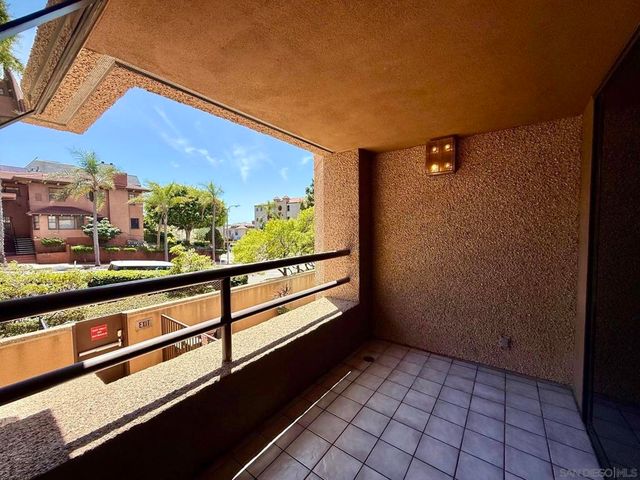 230 W Laurel St 204, San Diego, CA 92101