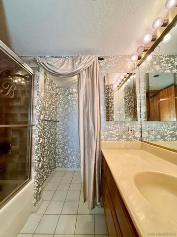 230 W Laurel St 204, San Diego, CA 92101