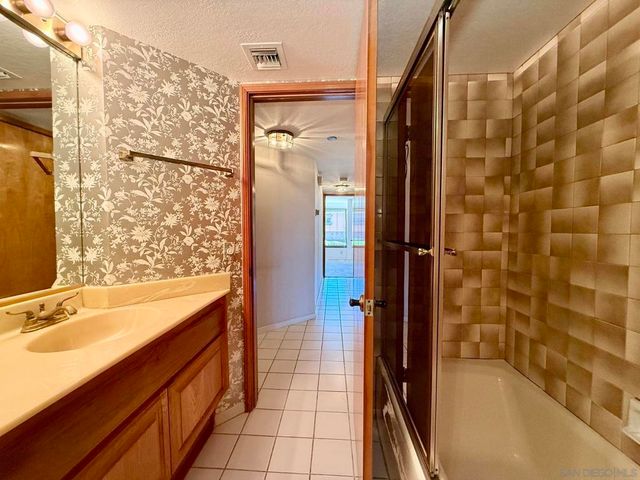 230 W Laurel St 204, San Diego, CA 92101