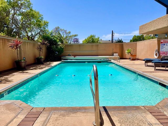 230 W Laurel St 204, San Diego, CA 92101