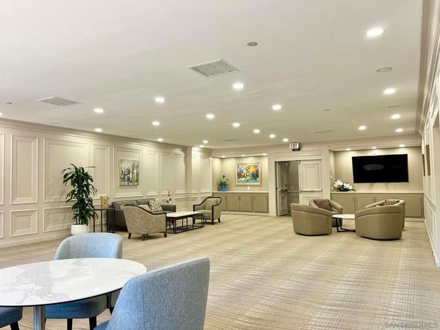 230 W Laurel St 204, San Diego, CA 92101