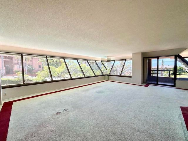 230 W Laurel St 204, San Diego, CA 92101
