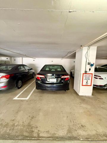 230 W Laurel St 204, San Diego, CA 92101
