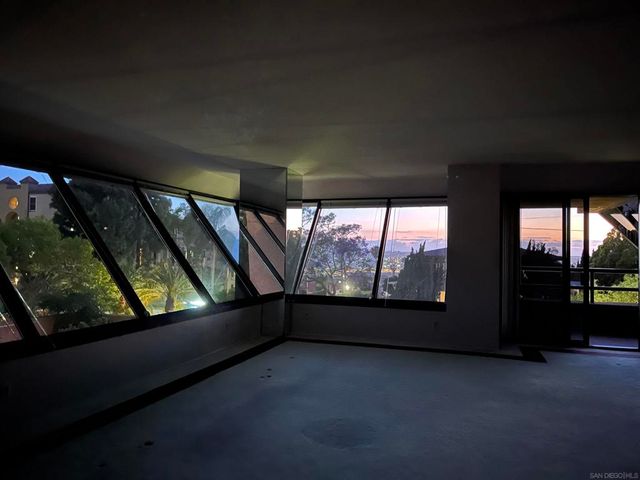 230 W Laurel St 204, San Diego, CA 92101