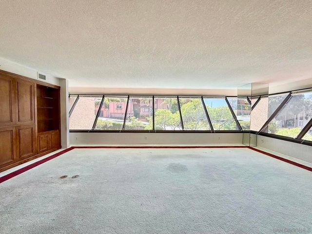 230 W Laurel St 204, San Diego, CA 92101