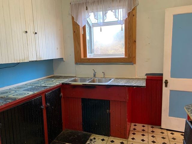 97 Hoyt Avenue, Lowell, MA 01852