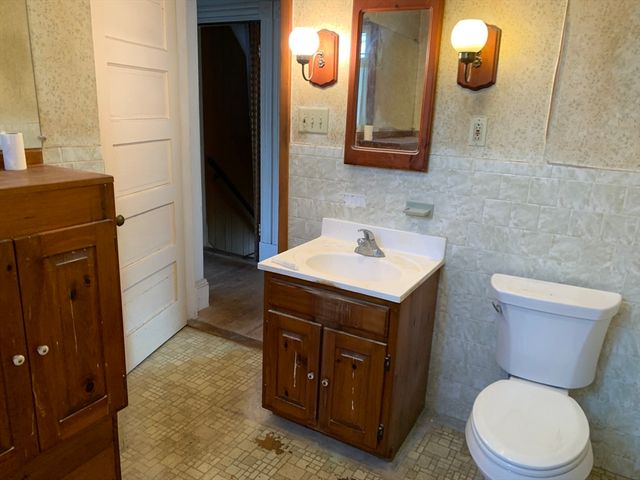 97 Hoyt Avenue, Lowell, MA 01852