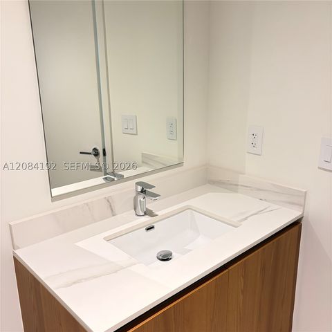 1400 Biscayne Blvd 2003, Miami, FL 33132