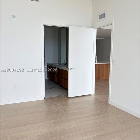 1400 Biscayne Blvd 2003, Miami, FL 33132