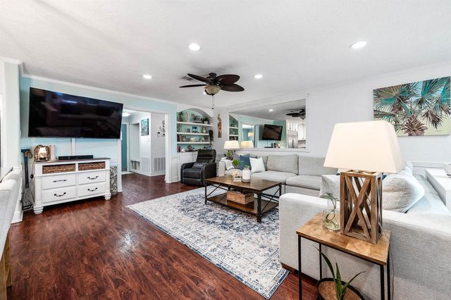 6513 Golf Crest Drive, Galveston, TX 77551