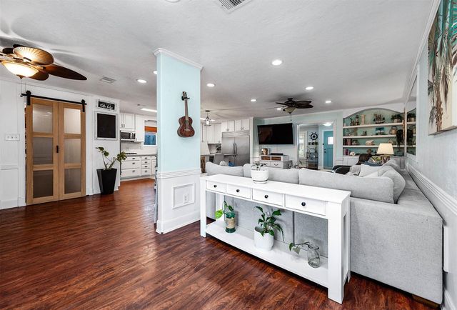 6513 Golf Crest Drive, Galveston, TX 77551