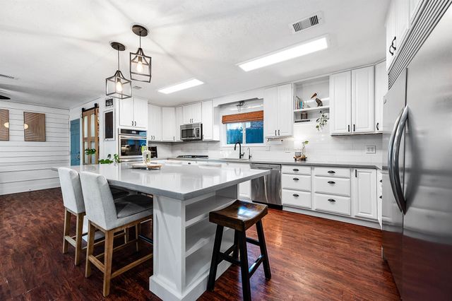 6513 Golf Crest Drive, Galveston, TX 77551