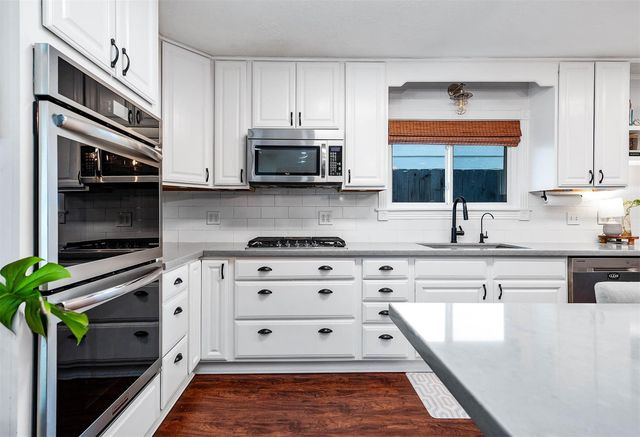 6513 Golf Crest Drive, Galveston, TX 77551