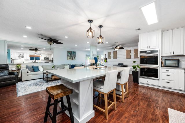 6513 Golf Crest Drive, Galveston, TX 77551