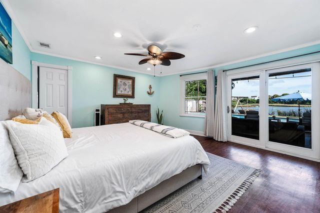 6513 Golf Crest Drive, Galveston, TX 77551
