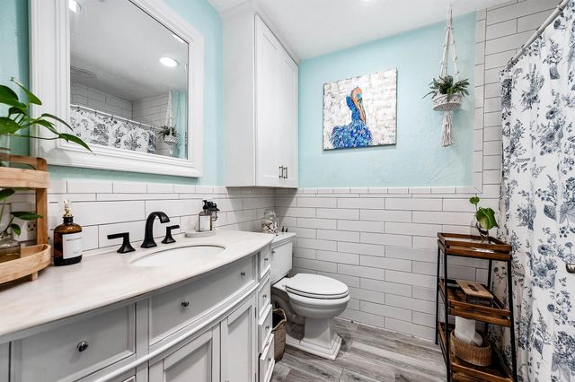 6513 Golf Crest Drive, Galveston, TX 77551