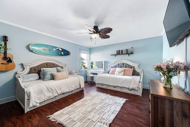 6513 Golf Crest Drive, Galveston, TX 77551
