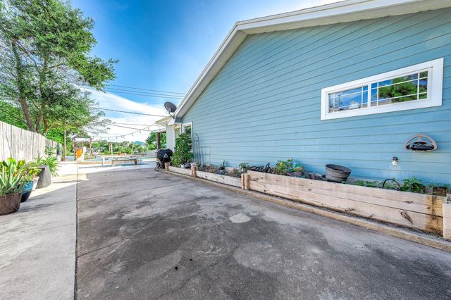6513 Golf Crest Drive, Galveston, TX 77551
