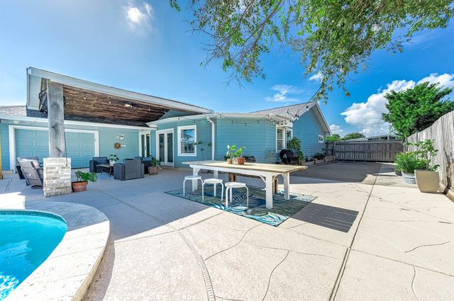 6513 Golf Crest Drive, Galveston, TX 77551