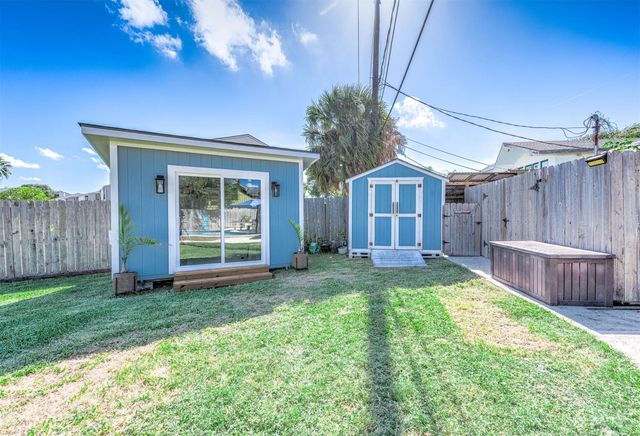 6513 Golf Crest Drive, Galveston, TX 77551