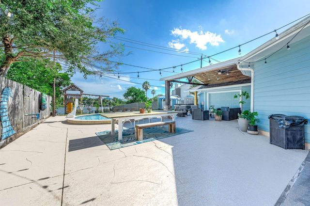 6513 Golf Crest Drive, Galveston, TX 77551