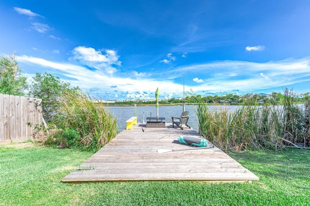 6513 Golf Crest Drive, Galveston, TX 77551