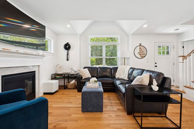 140 Broken Bow Ln, Falmouth, MA 02536
