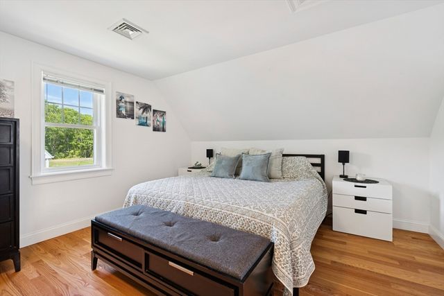140 Broken Bow Ln, Falmouth, MA 02536