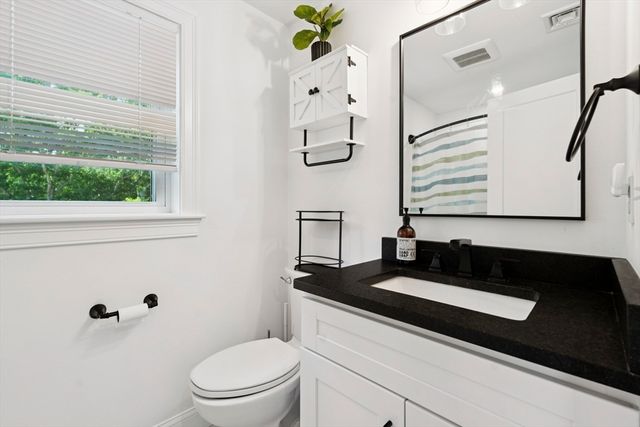 140 Broken Bow Ln, Falmouth, MA 02536