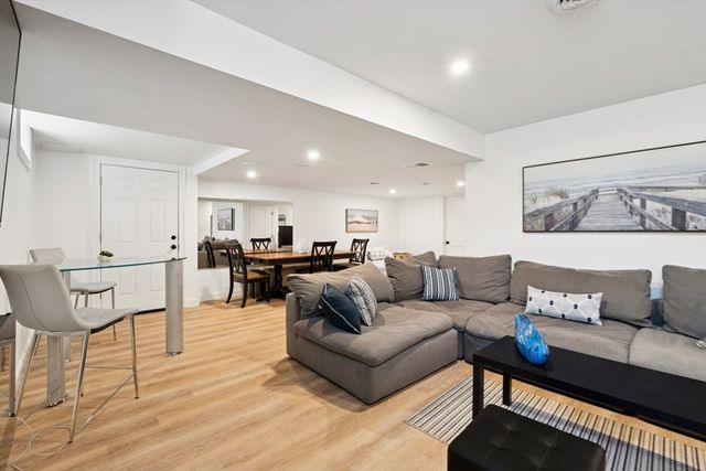 140 Broken Bow Ln, Falmouth, MA 02536