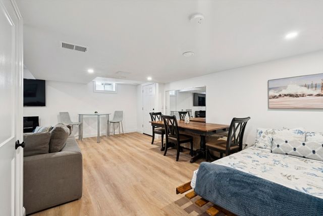 140 Broken Bow Ln, Falmouth, MA 02536