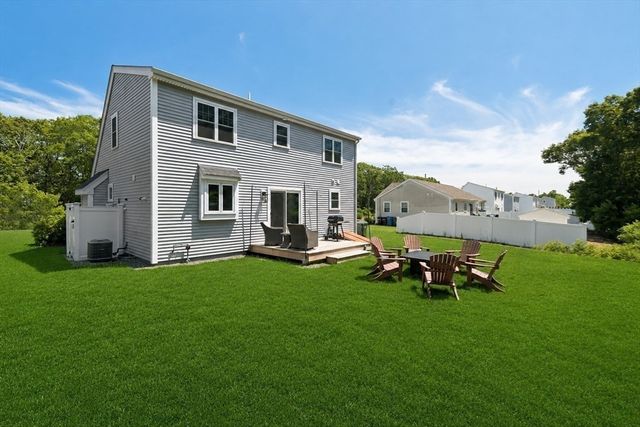 140 Broken Bow Ln, Falmouth, MA 02536