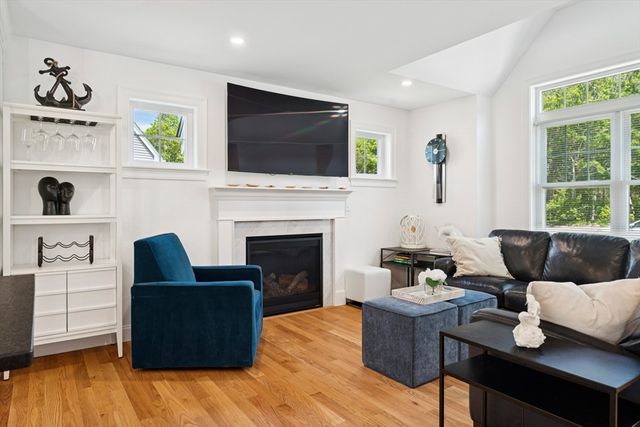 140 Broken Bow Ln, Falmouth, MA 02536