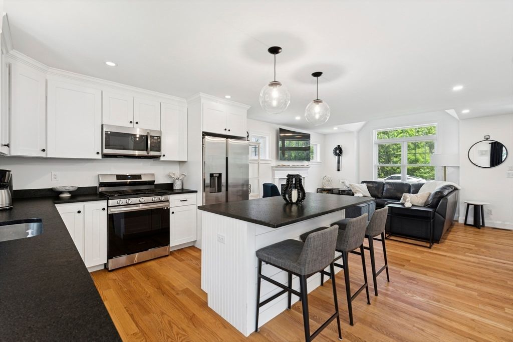 140 Broken Bow Ln, Falmouth, MA 02536