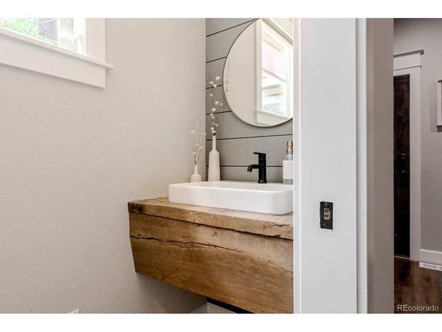 8657 Devinney St, Arvada, CO 80005