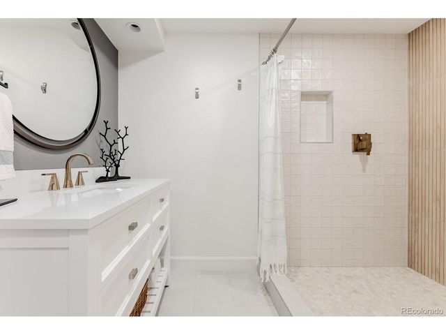 8657 Devinney St, Arvada, CO 80005