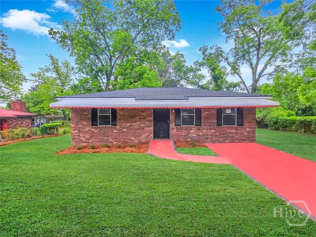 Image 1 of property listing at 3911 5th Street, Savannah, GA 31408
